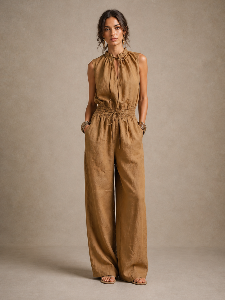Alejandra | Mono color camel con cuello alto anudado y pernera ancha