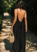 Vestido ELENA largo de espalda descubierta en negro, visto por detrás
